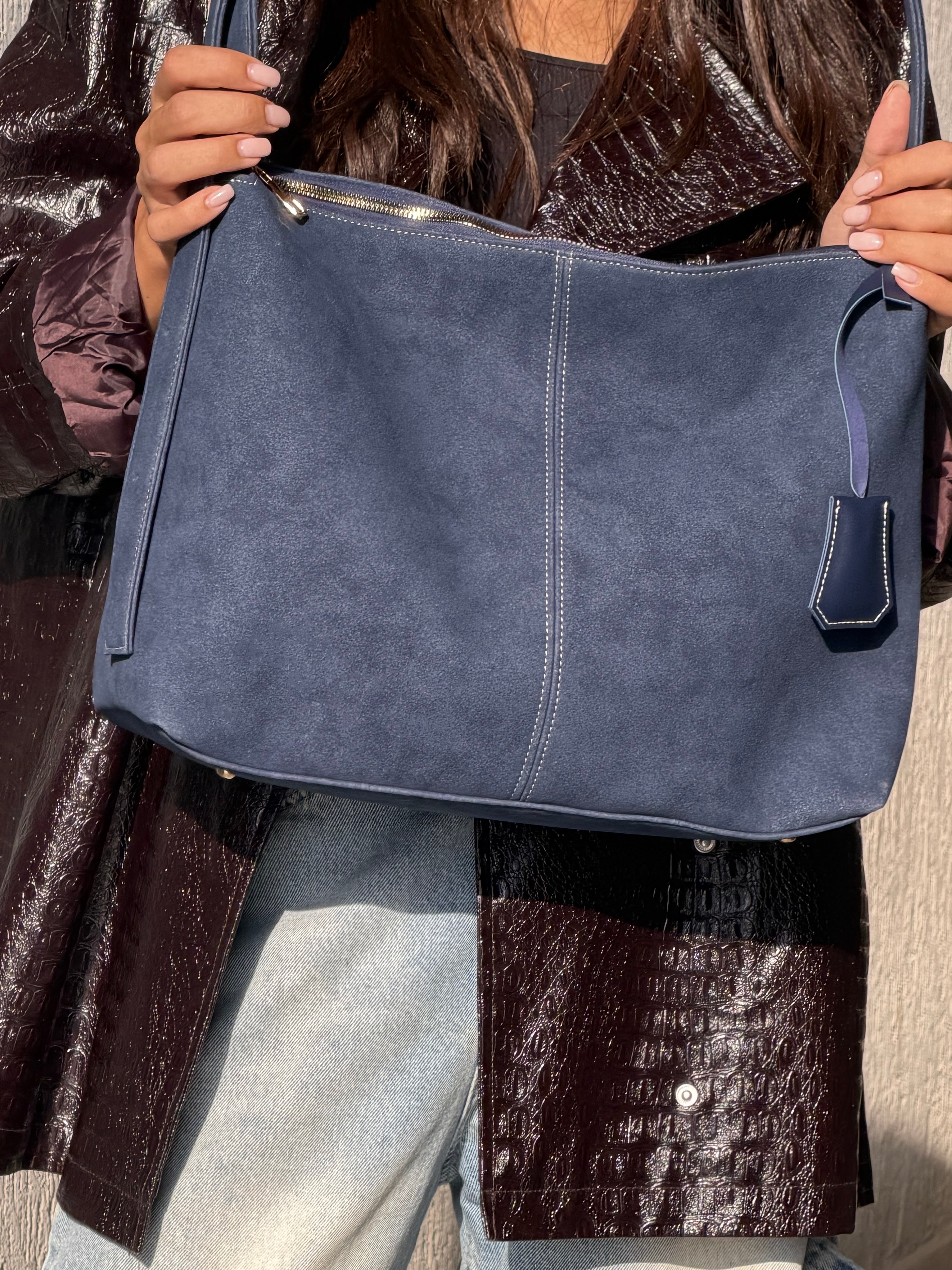 The earthy terra navy plain